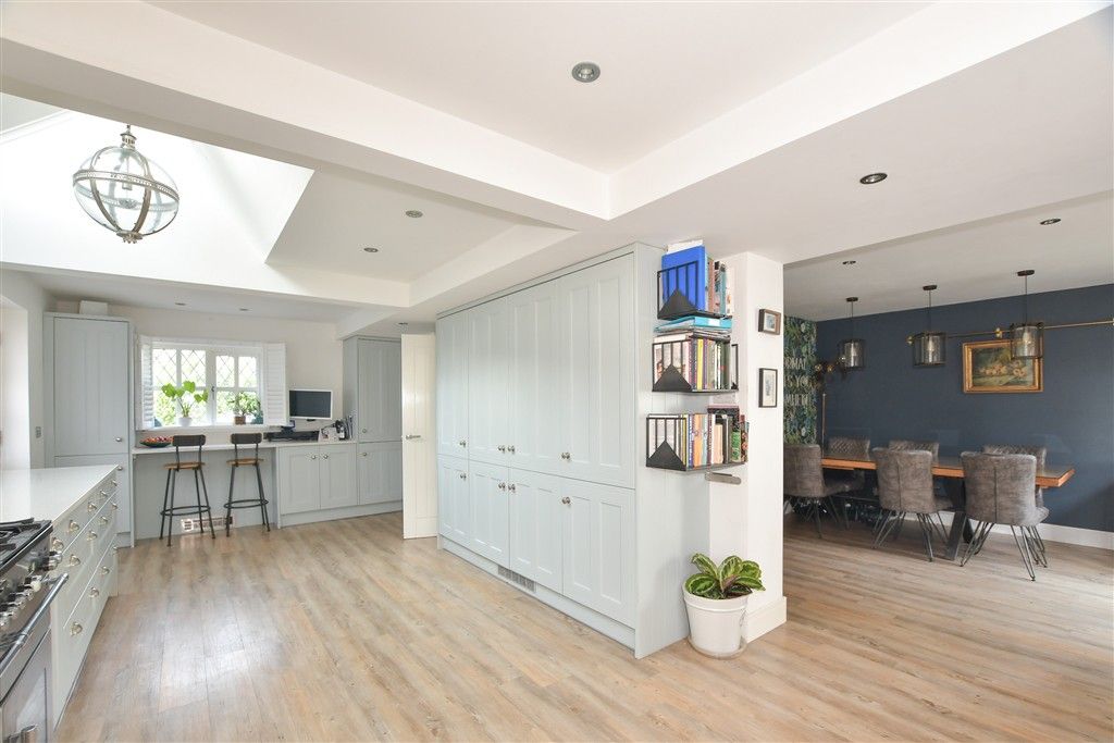 Property photo 2 of 11 Kitchen