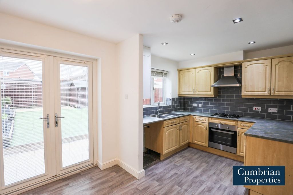 Property photo 2 of 15 Dining Kitchen