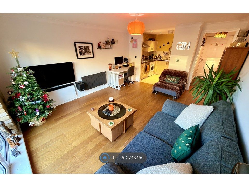 Property photo 1 of 11 Living Room