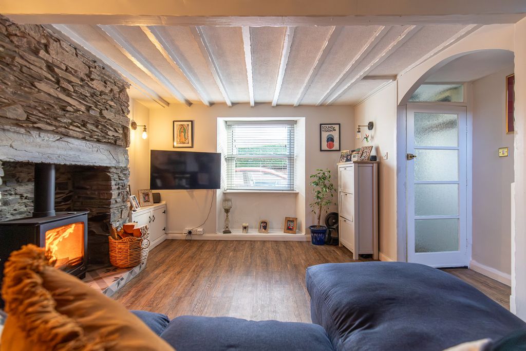 Property photo 3 of 32