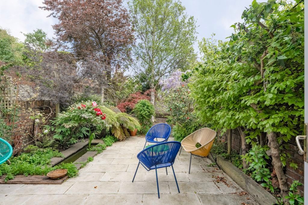 Property photo 2 of 22 Garden