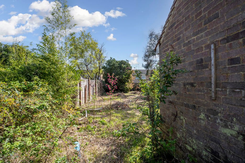 Property photo 2 of 5 Garden