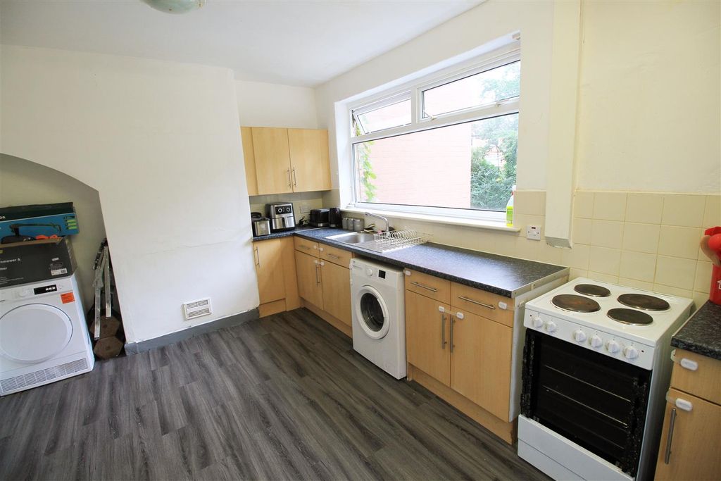 Property photo 3 of 9 Kitchen..Jpg