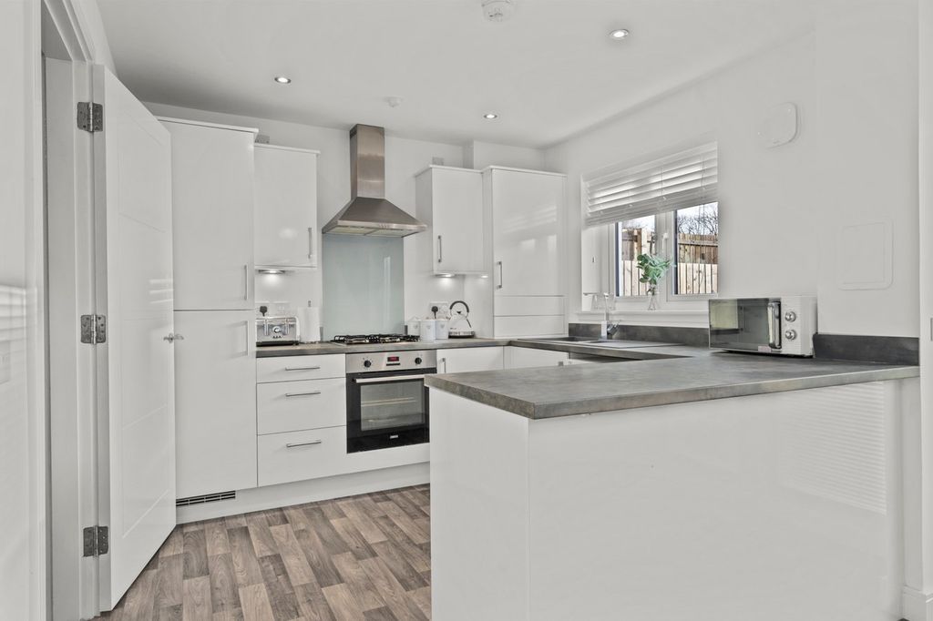 Property photo 2 of 24