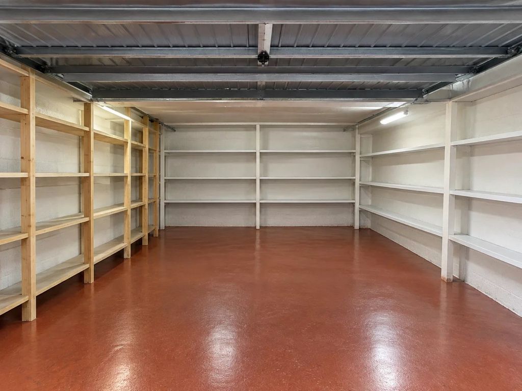Property photo 3 of 4