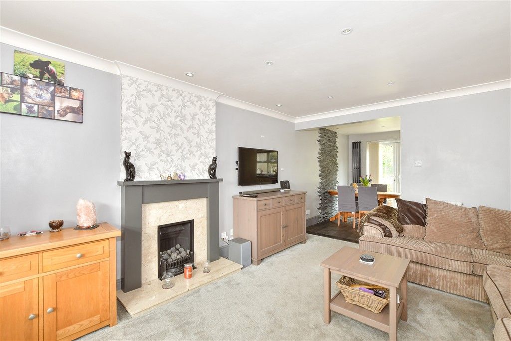 Property photo 3 of 12 Lounge