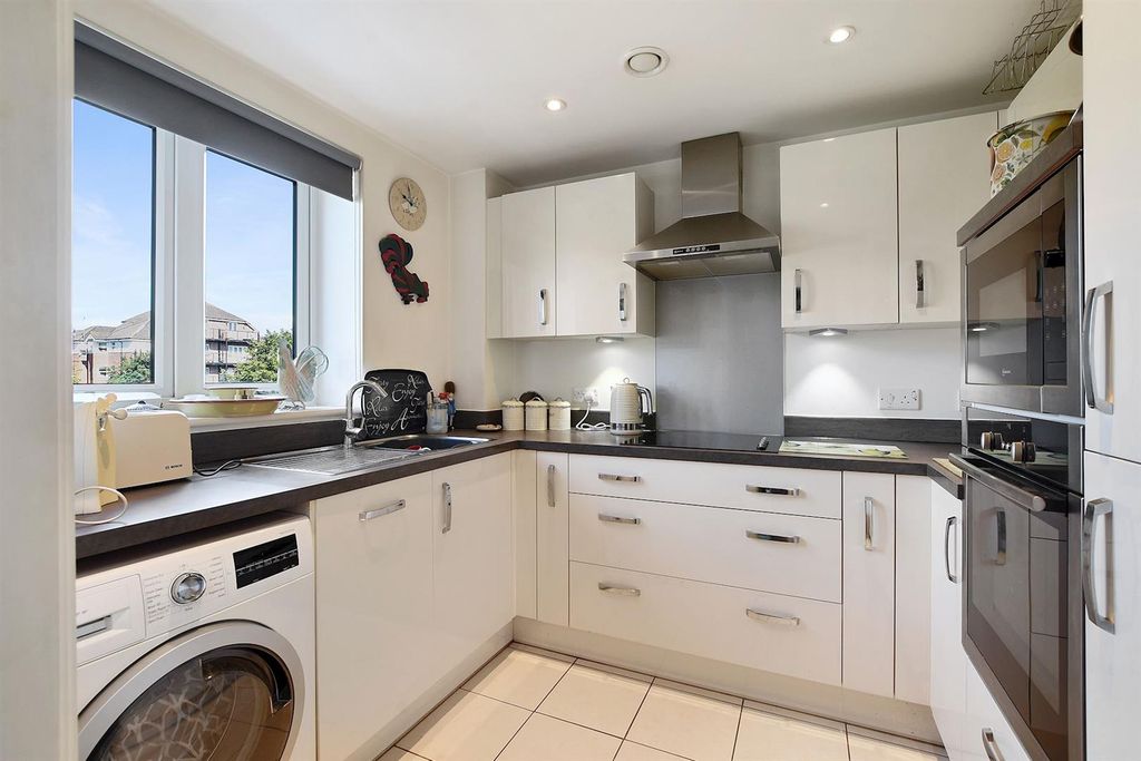 Property photo 2 of 12 06-Gcmcs - 15 Landmark Place - Kitchen -Original (