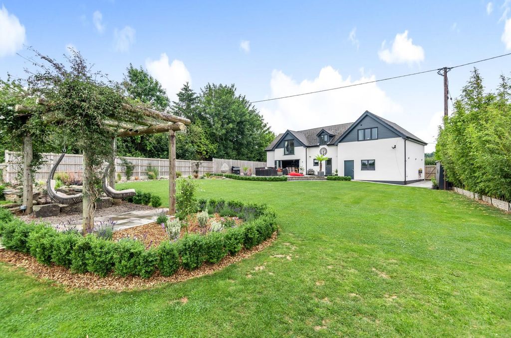 Property photo 2 of 40 855318 (31)