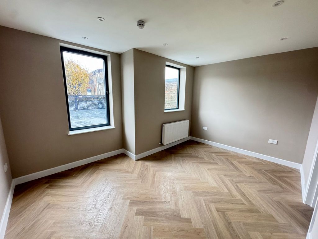 Property photo 3 of 7 Gallery