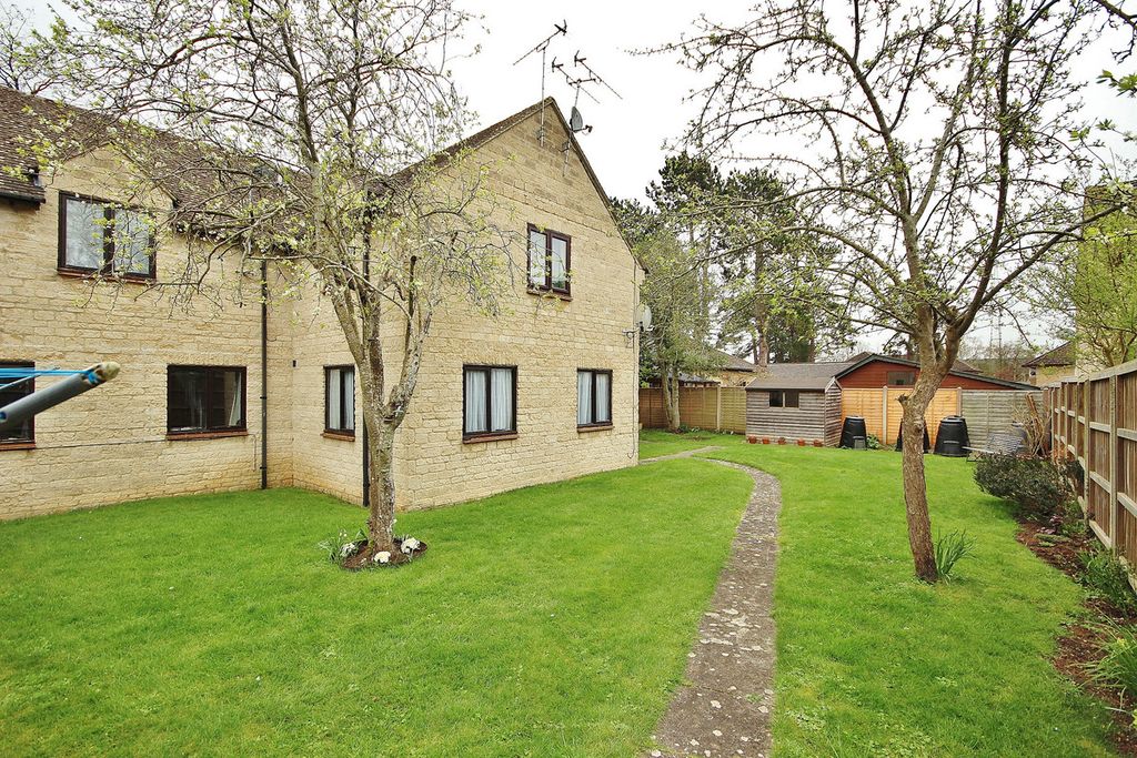 Property photo 3 of 12