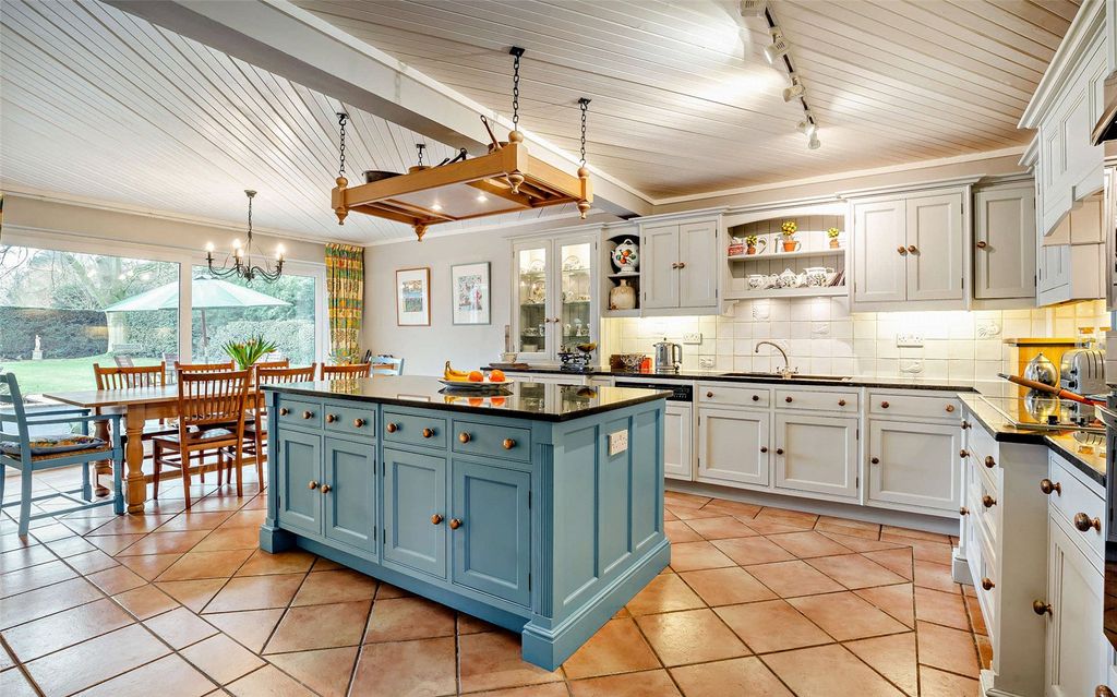 Property photo 2 of 28 Kitchen