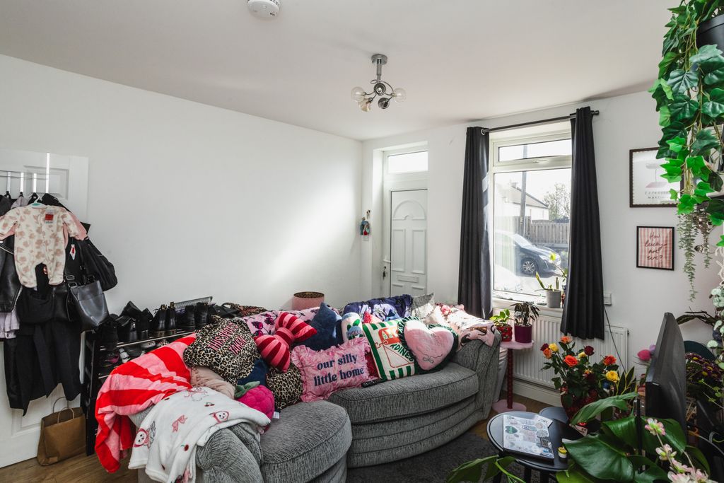 Property photo 3 of 17