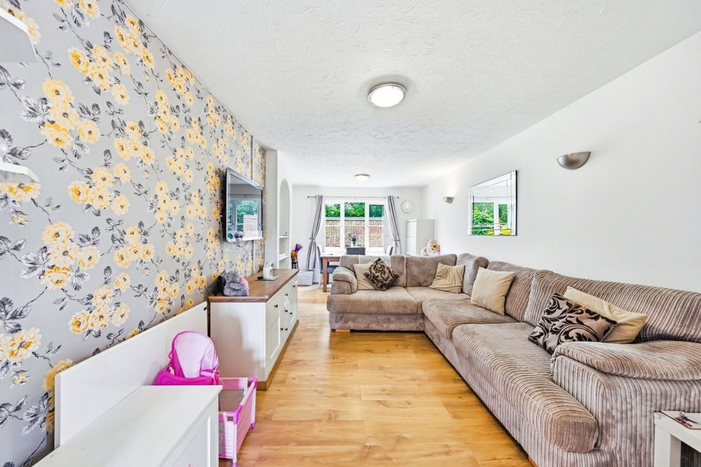 Property photo 3 of 17 Photo