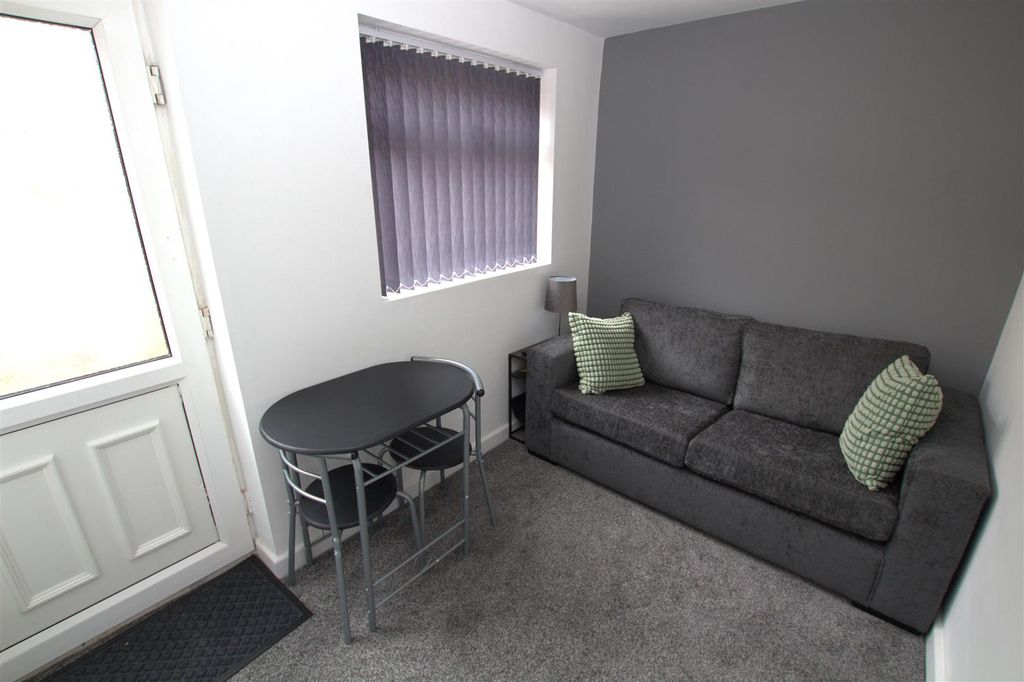 Property photo 3 of 5 Living Room .Jpg