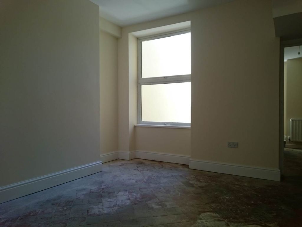 Property photo 2 of 7 Living Room