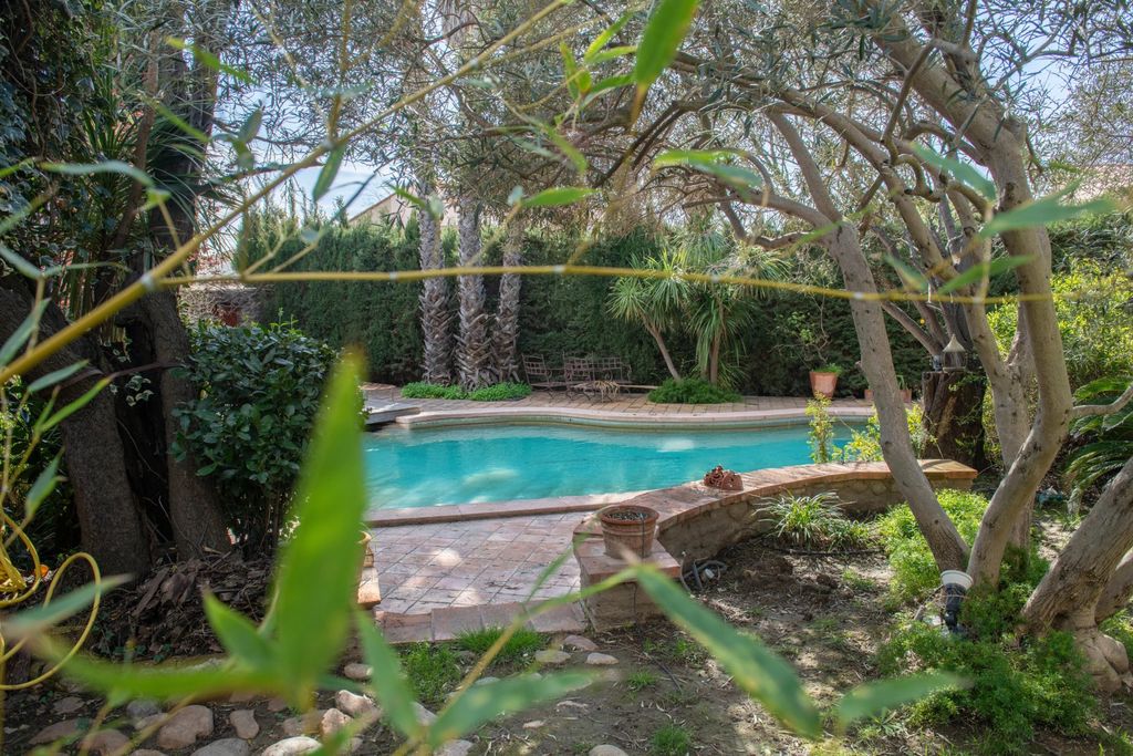 Property photo 2 of 21