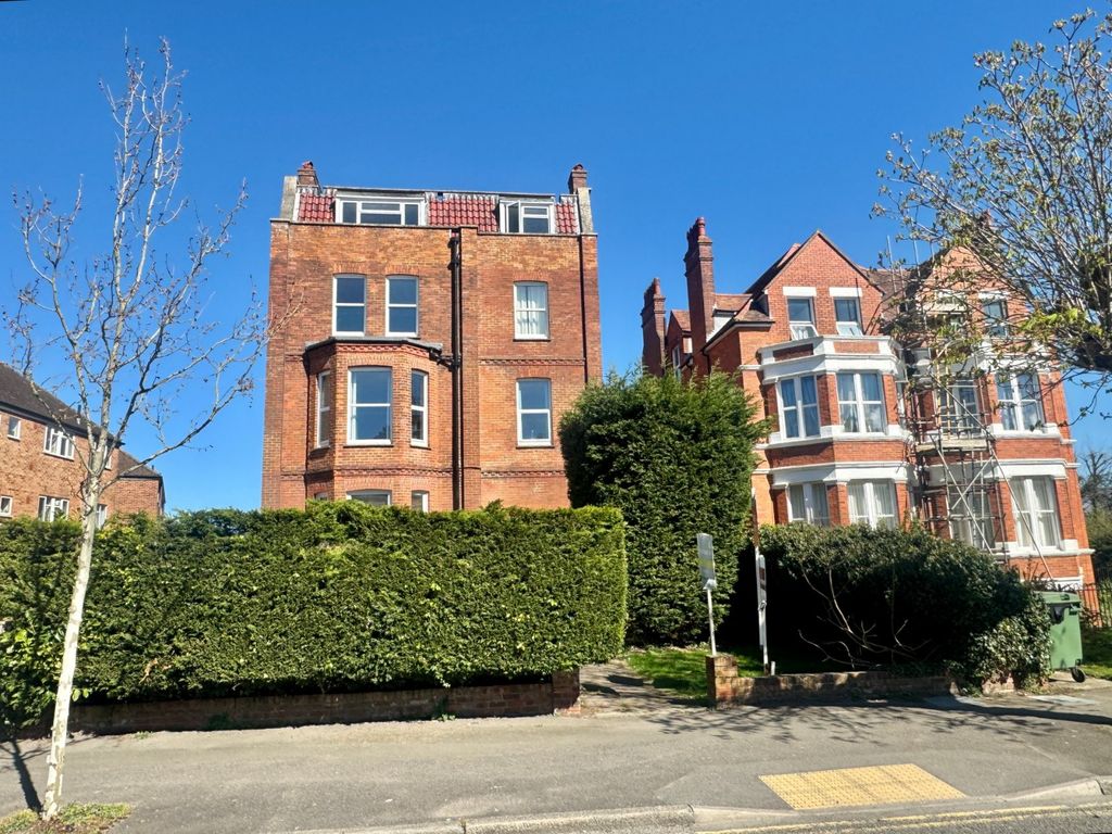 Property photo 1 of 8 Shorncliffe Road