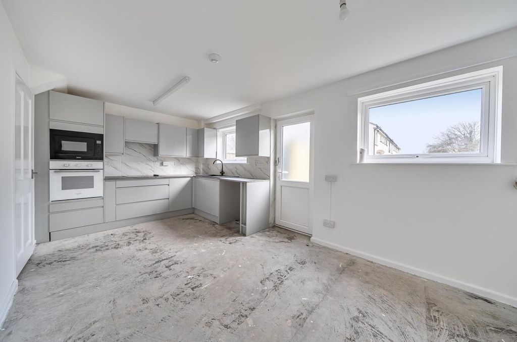 Property photo 2 of 10 Kitchen/Dining Room