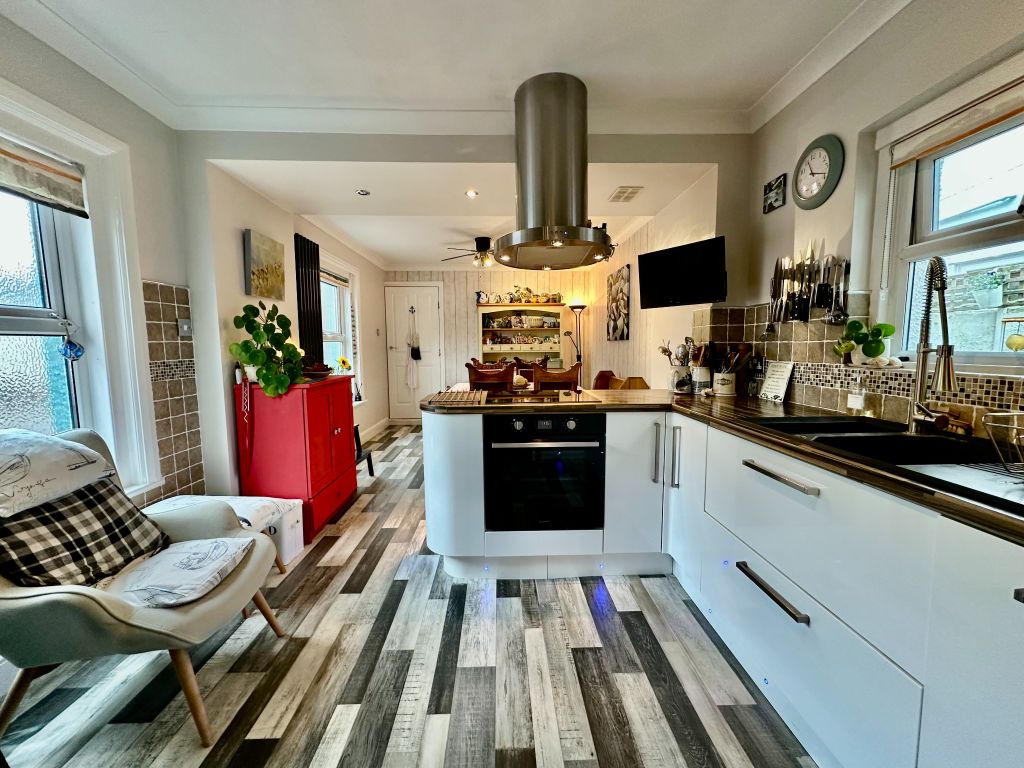 Property photo 2 of 23