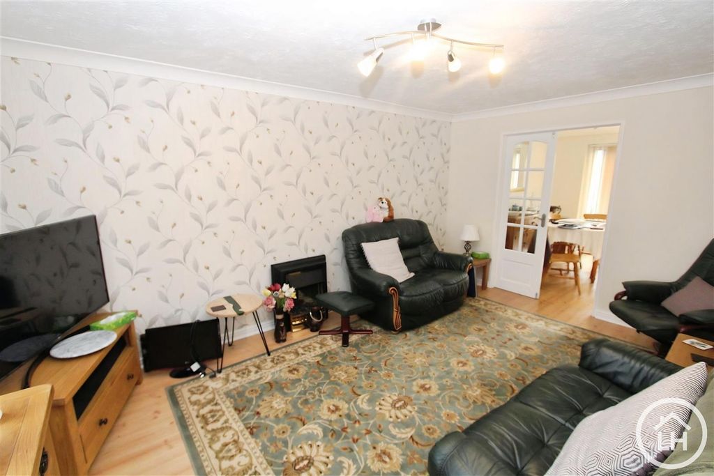 Property photo 2 of 10 Lounge