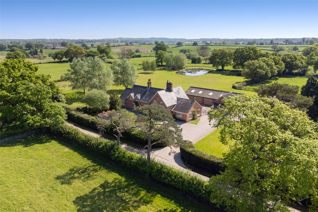 Property photo 2 of 32 Lower Barnes Farm
