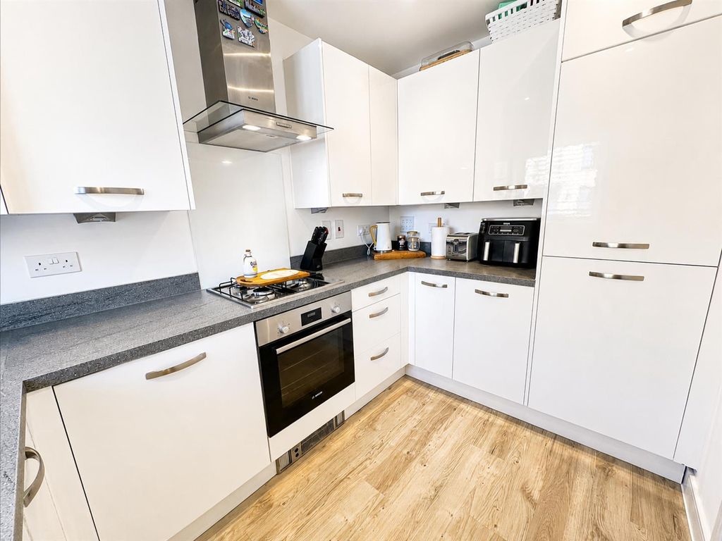 Property photo 2 of 18 Kitchen