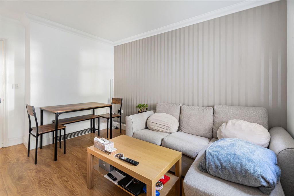 Property photo 2 of 15 12_66292.Jpg