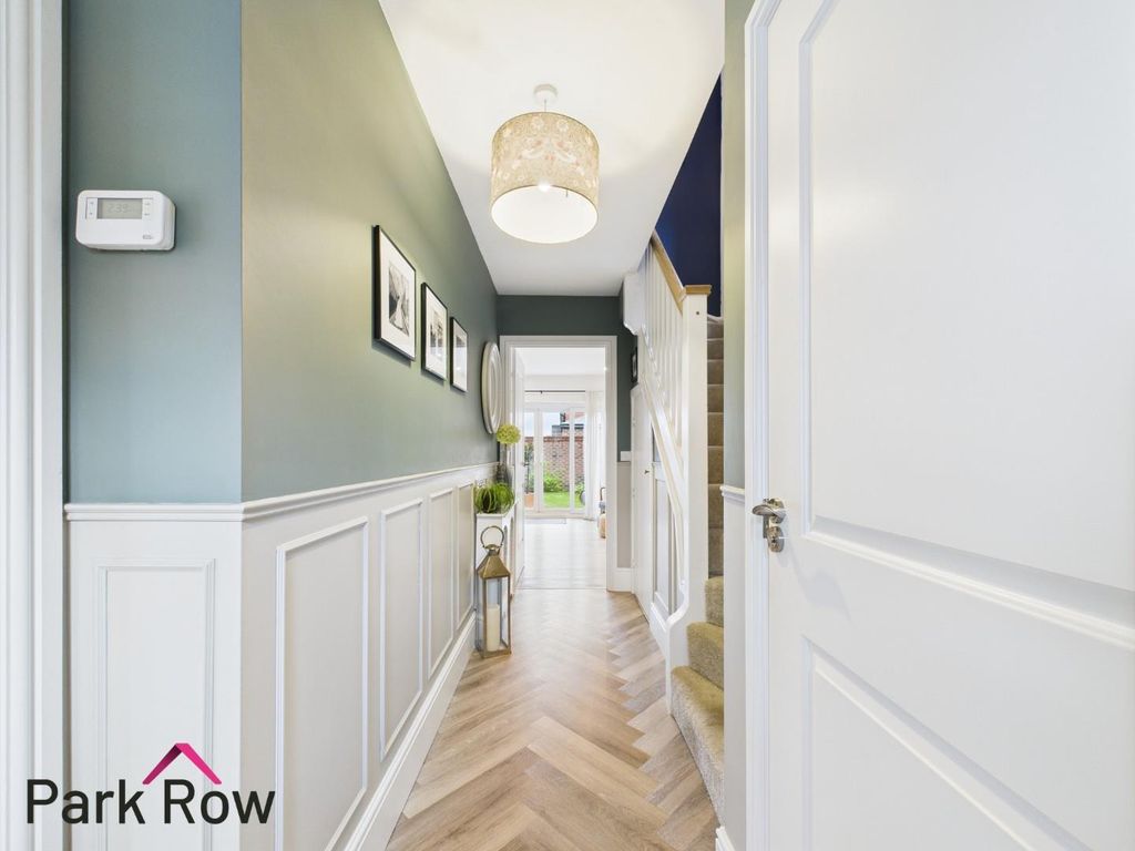 Property photo 3 of 23 Entrance Hallway