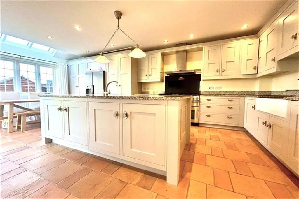 Property photo 2 of 12 (Main)