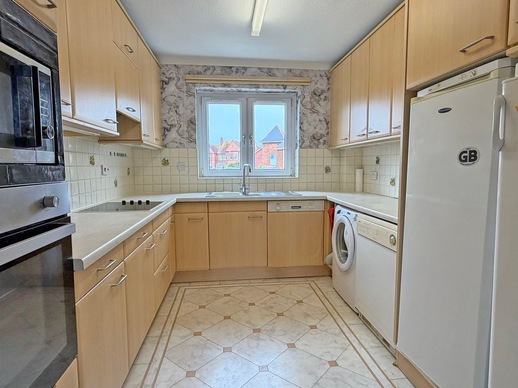 Property photo 3 of 9 Photo 6