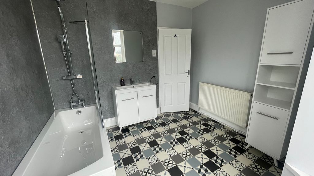 Property photo 2 of 12 Image