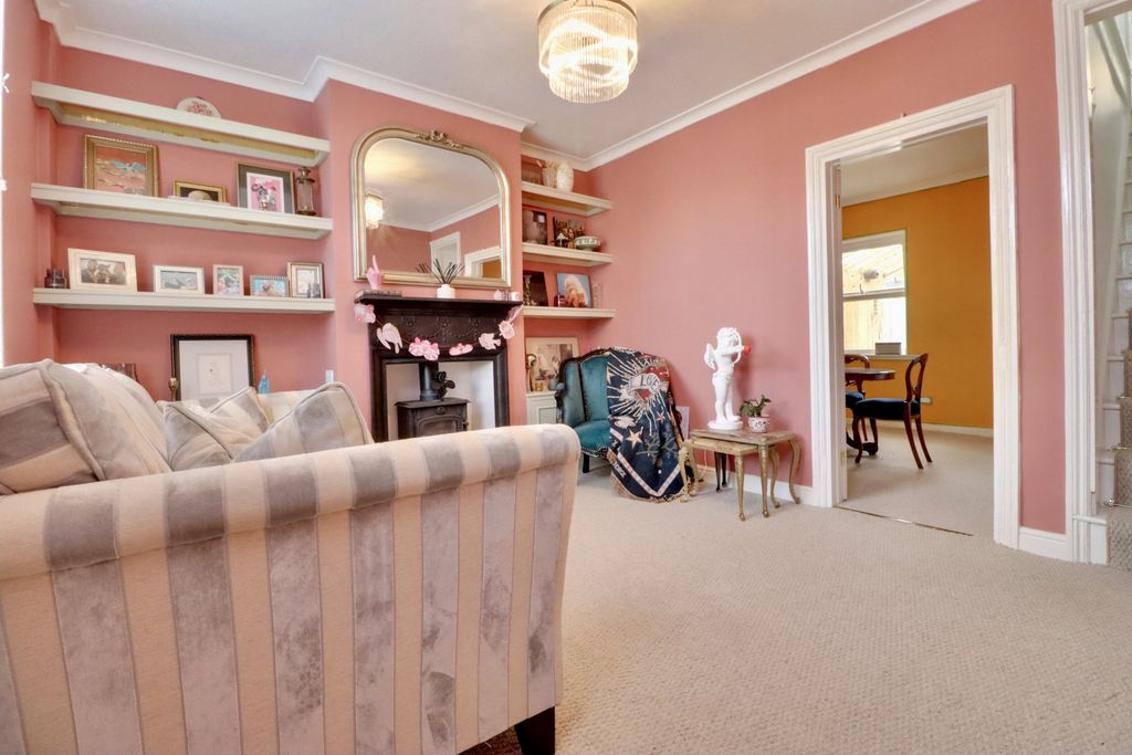 Property photo 2 of 17