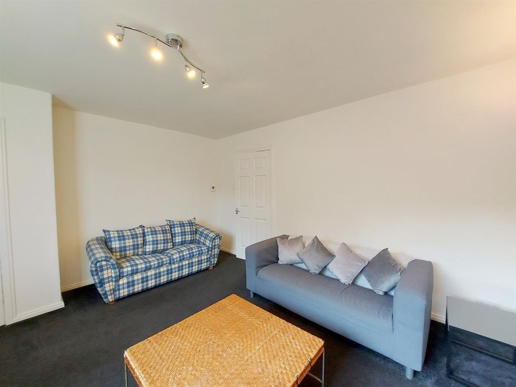 Property photo 2 of 34 Crombie-Ave-101-02.Jpg