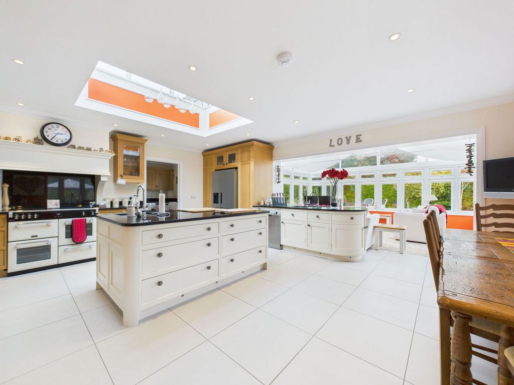 Property photo 2 of 33