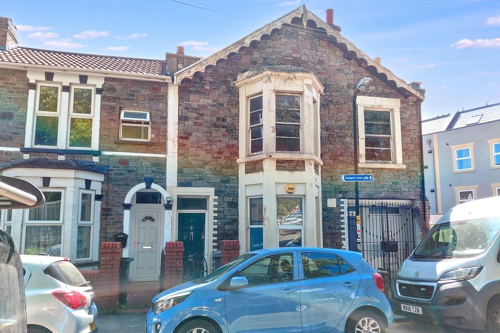 Property photo 1 of 15 First Floor Flat, 3 Gordon Road, St. Pauls, Bristol, Bs2 9Rn