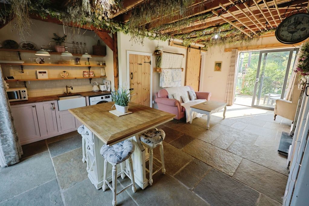 Property photo 3 of 13 Pbox-Img.Jpg