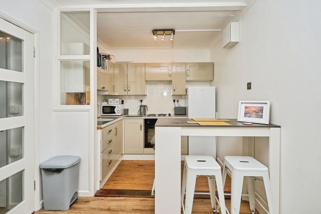 Property photo 1 of 7 Kitchen