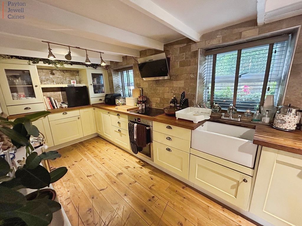 Property photo 3 of 22 Kitchen