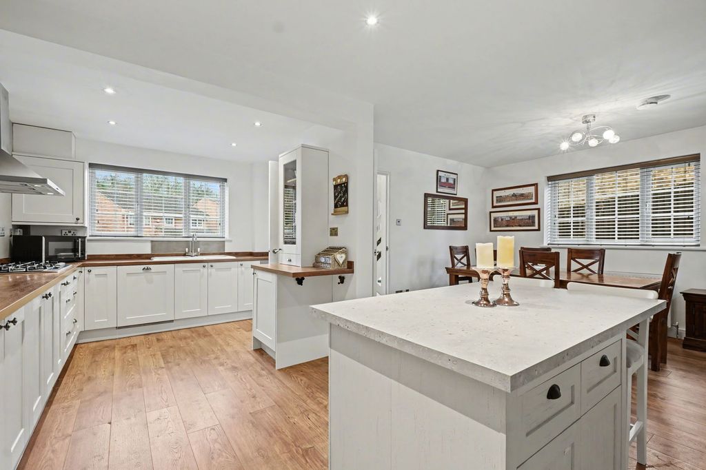 Property photo 3 of 32