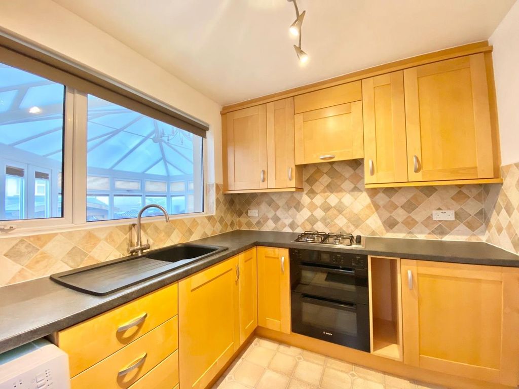 Property photo 3 of 20 Kitchen