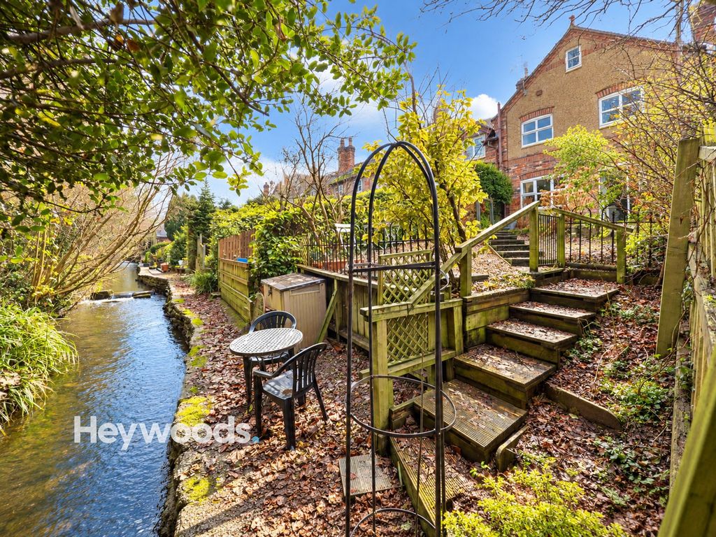 Property photo 2 of 38