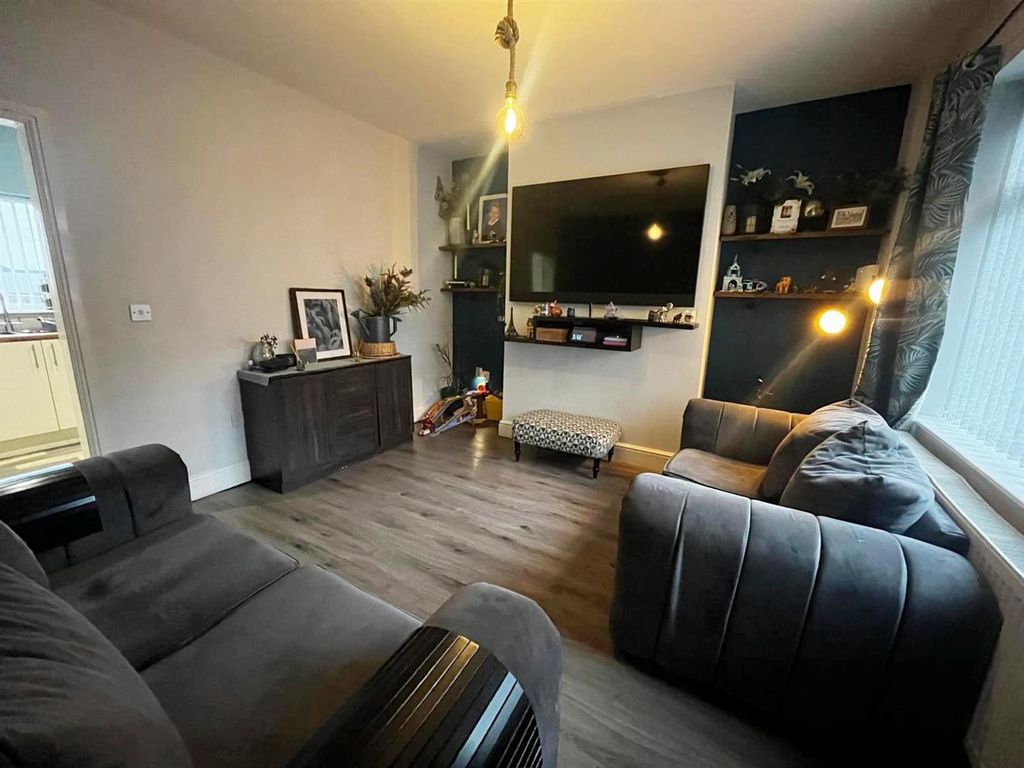 Property photo 3 of 11 Image (2).Png