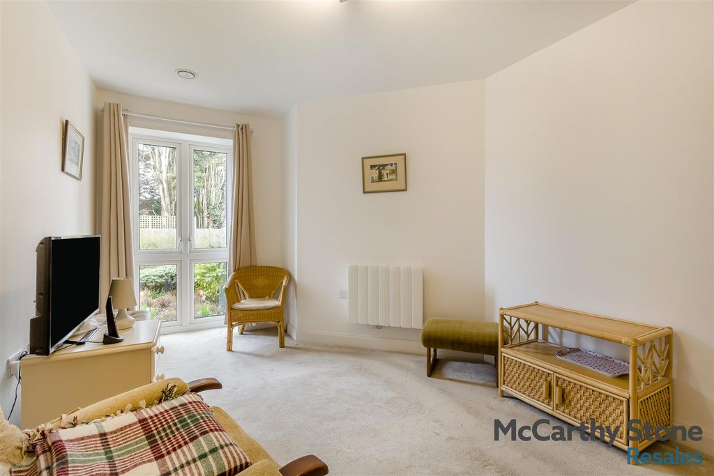 Property photo 3 of 20 8683819-Interior11.Jpg