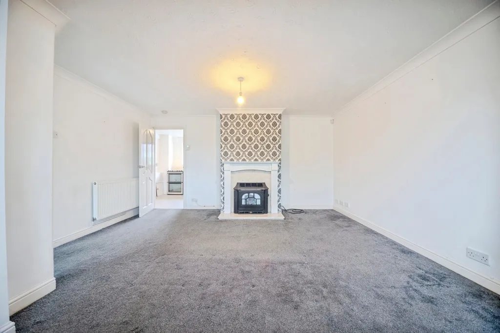 House in Buckinghamshire MK3, West Bletchley - More