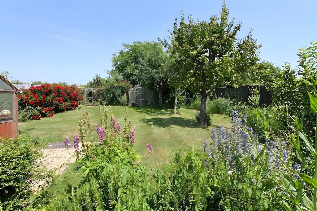 Property photo 2 of 7 Farley Cottage Ph18.Jpg