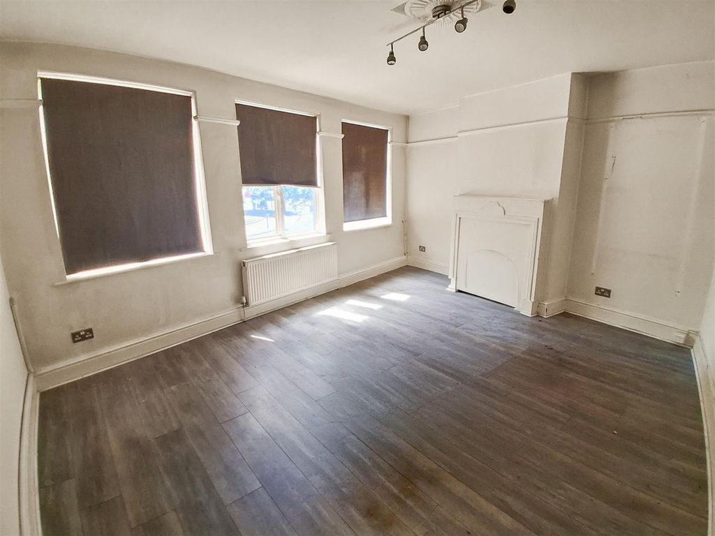 Property photo 3 of 14 1