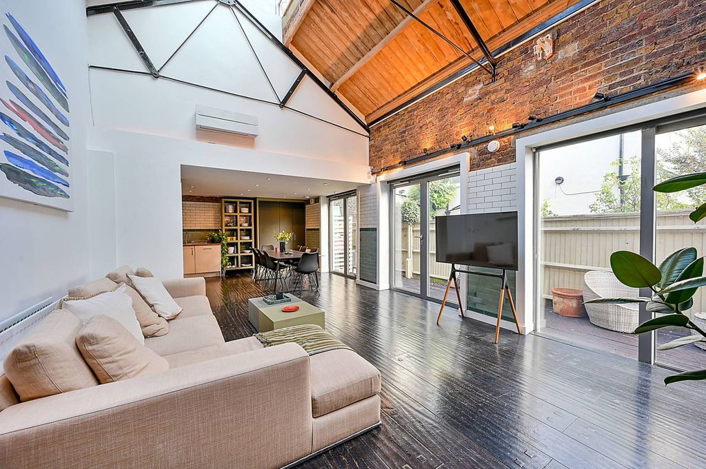 Property photo 2 of 20