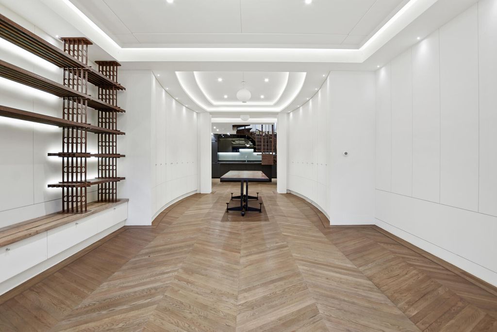 Property photo 3 of 7 Living Room