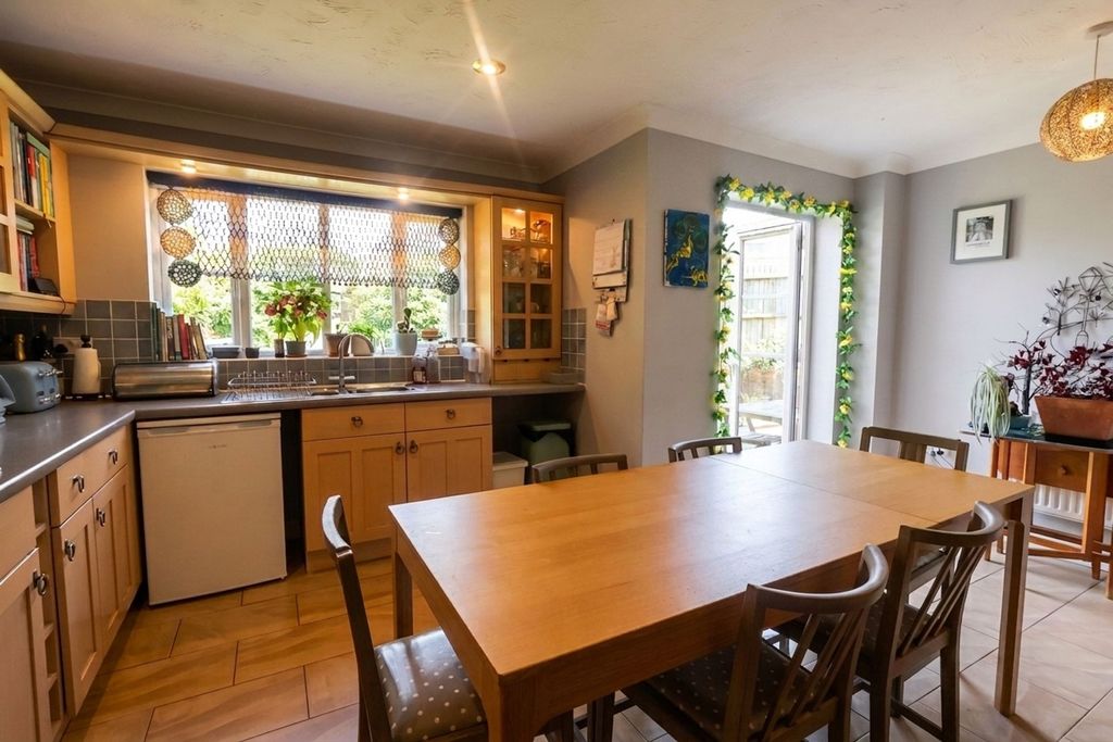 5 bed link detached house for saleDarwin Close, Ely CB6 photo 4