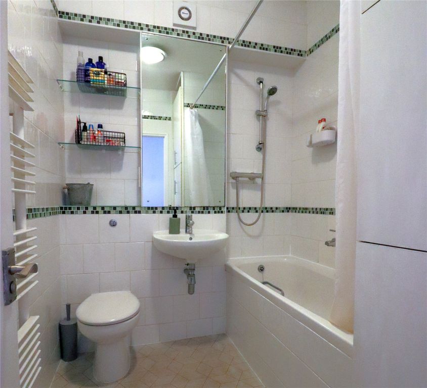 1 bed flat to rentDevonshire Buildings, Bear Flat, Bath BA2 photo 5